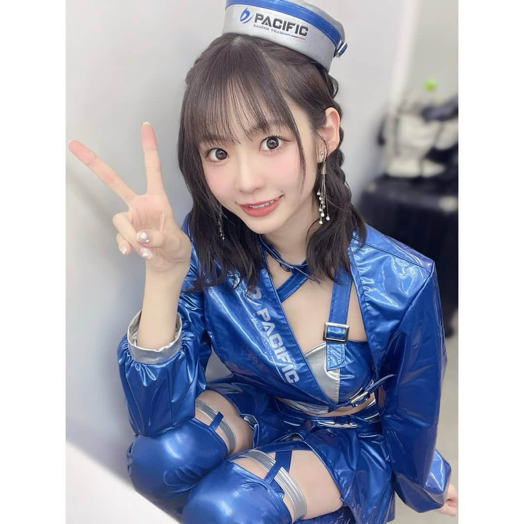 八伏紗世のインスタグラム：「おはもに〜！！！！！！！！♪  本日は名古屋📸 よろしくお願いします💙  #レースクイーン#race#racequeen  #rq#コスチューム#ヘアアレンジ」