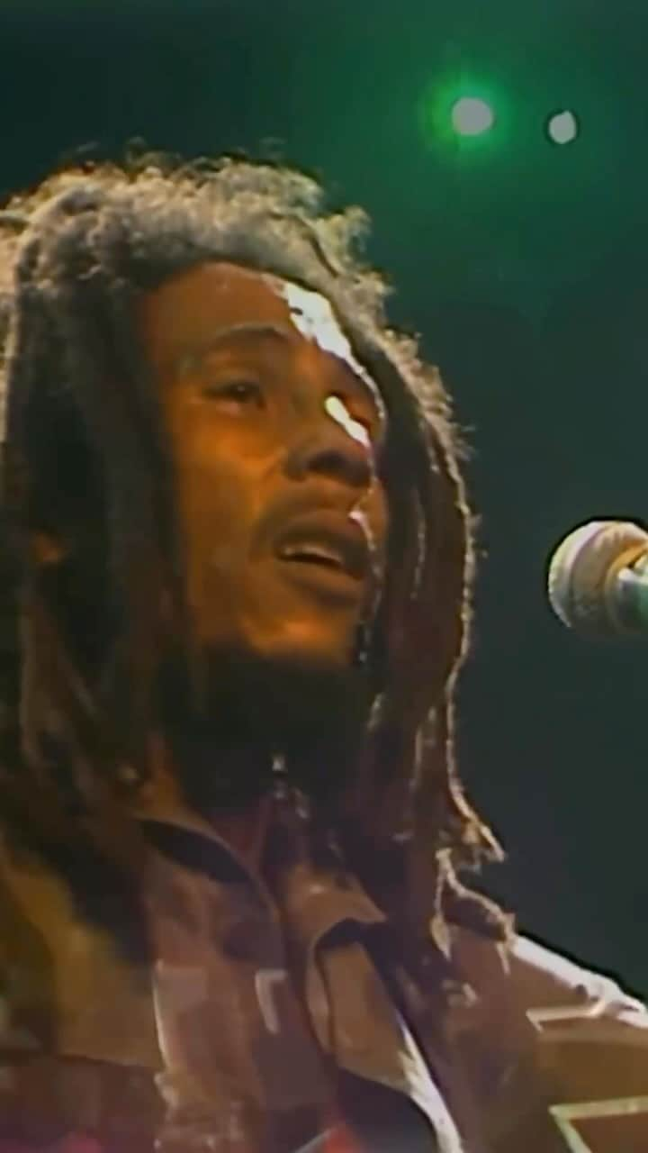 ボブ・マーリーのインスタグラム：「“Men and people will fight you down, when you see JAH light. Let me tell you if you’re not wrong, then everything is alright.” #Exodus #bobmarley   🎥 live at the Rainbow Theatre, London 1977.」