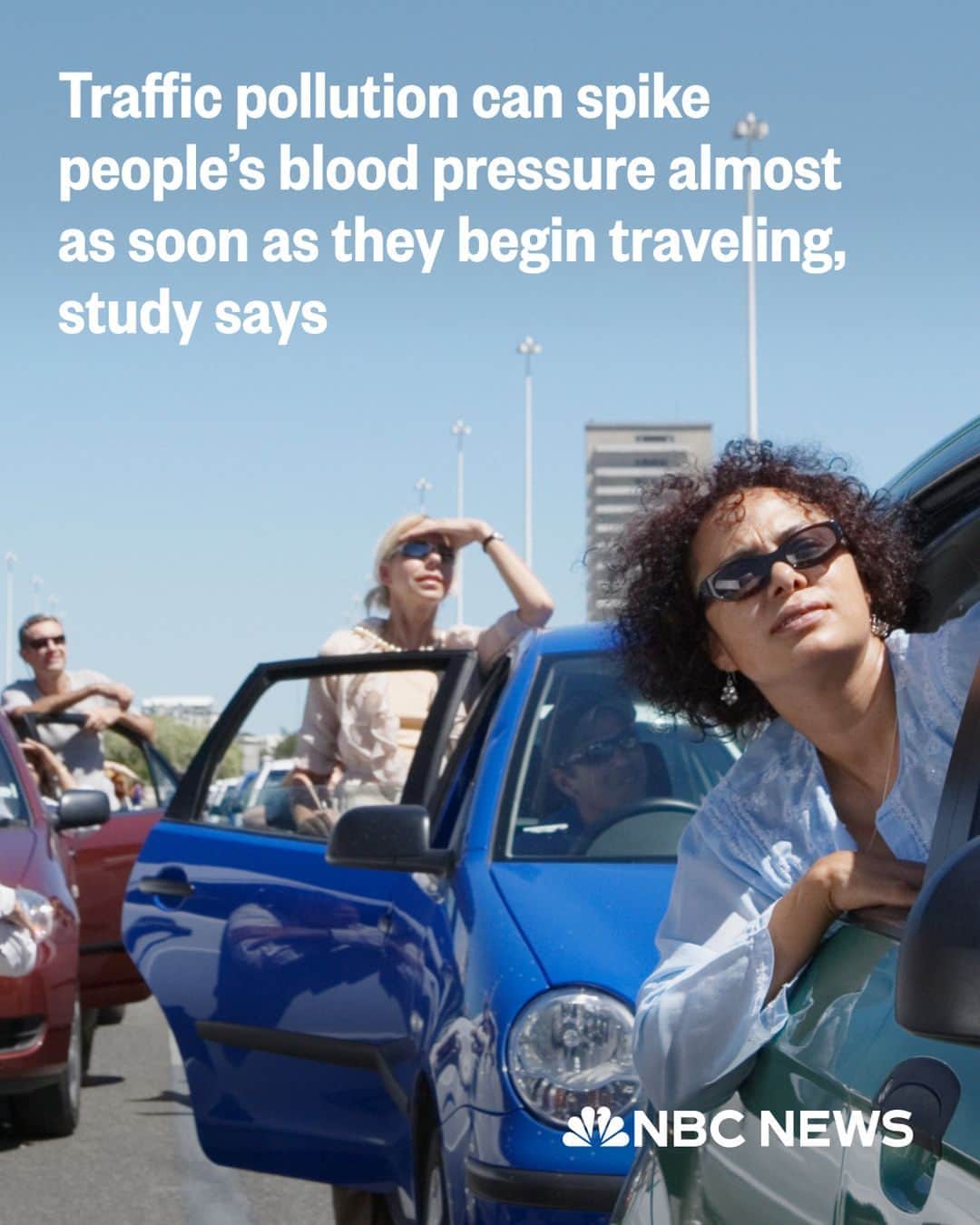 NBC Newsのインスタグラム：「Air that’s polluted by traffic exhaust can spike people’s blood pressure sharply almost as soon as they begin traveling, according to a study that monitored people in real time on busy roadways.   The findings — published Monday in the journal Annals of Internal Medicine — suggests that roadway pollution not only poses risks that build up over time, but also that it prompts near-immediate changes to people’s physiology. The study provides some evidence that suggests sitting in traffic could help trigger medical conditions such as heart attacks and strokes, though more research is needed to establish clear links.   The study is the first to measure both pollution and its effect on blood pressure in real time from inside a vehicle as it travels. Researchers monitored both measures dozens of times through traffic in Seattle.  Read more at the link in bio.」