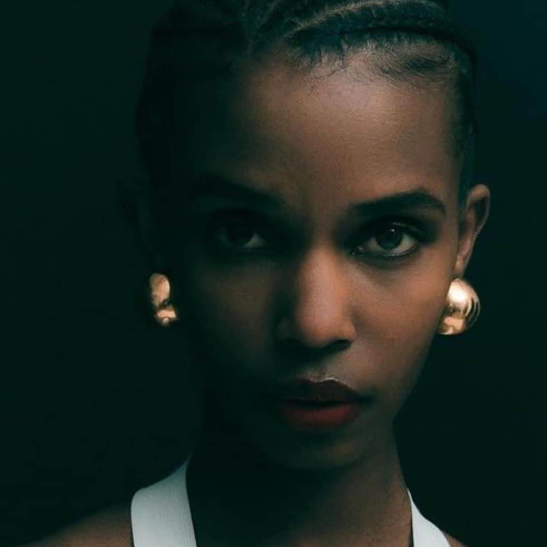 エリクソンビーモンのインスタグラム：「@ericksonbeamon earnings @orn_ellah styled by me | photographer: @the.rob.berry | hair: @aziza.rasu | makeup: @lindsaykastuk | photography assistants: @ashleycultivated @kyleloganmanning | cc: @hoathehoe @elitenyc」