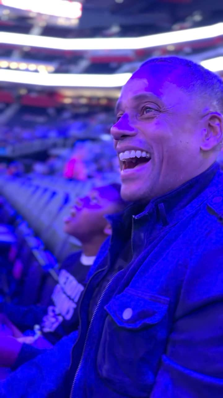 ヒル・ハーパーのインスタグラム：「Throwback to an unforgettable night watching the Detroit Pistons with my son at Little Caesars Arena. The energy was electric, and sharing those moments together was truly special. We’re excited to watch tonight’s game and see the Pistons in action again. It’s more than just basketball; it’s about creating lasting memories.   #PistonsGameNight #FatherSonTime #DetroitPistons #LittleCaesarsArena #NBA」