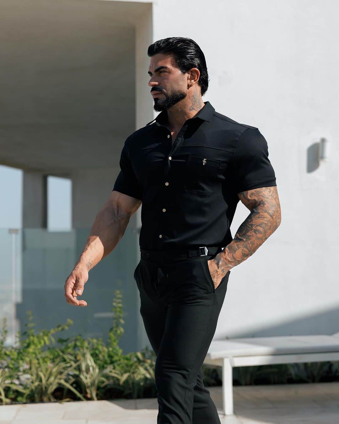 Sergi Constanceのインスタグラム：「All Black by @fathersons_   #fathersons #class #style #men #allblack」