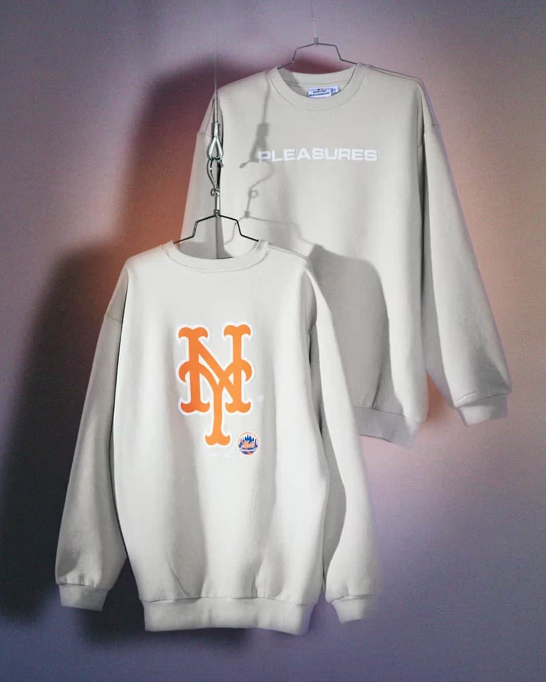 HYPEBEASTさんのインスタグラム写真 - (HYPEBEASTInstagram)「After unveiling an initial collaborative collection back in August, @pleasures, the @mlb and @fanatics are running it back. Expanding upon the first installment, this second delivery boasts 29 pieces for a handful of MLB teams including the San Francisco Giants, the New York Yankees, the Chicago White Sox, the Los Angeles Dodgers the Chicago Cubs, the New York Mets and the Philadelphia Phillies.⁠ ⁠ Apparel spans sporty outerwear – tracksuits and varsity leather jackets – as well as knitwear and fleece winter essentials. Available in two vibrant colorways, printed cardigans feature fuzzy silhouettes, each complete with a white team logo patch on the left side. Elsewhere, pinstriped denim pants feature team logo patches embroidered on the back pocket.⁠ ⁠ Shop the collection now at select MLB ballparks, as well as on PLEASURES, MLB, and Fanatics’ websites.⁠ Photo: PLEASURES」12月3日 6時15分 - hypebeast