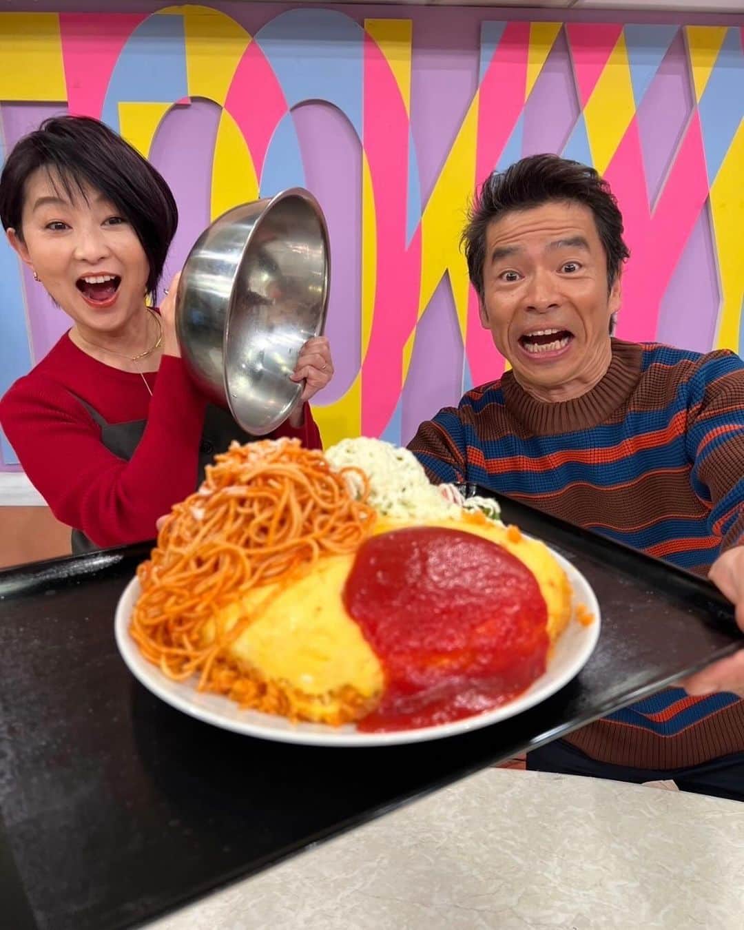 深沢邦之さんのインスタグラム写真 - (深沢邦之Instagram)「今日は日曜日👍 という事で BS-TBSにて13時から 噂の東京マガジン😁 そしてなっちゃんとの ツーショットを お届け✌️ 更にオムライスも お届け✌️ この大きさ！ 伝わりますか？！😁 とにかくどデカい😁😁 ３枚目 相変わらずの山登り 吉村君と一緒(^^) YouTubeにて #深沢邦之チャンネル  で検索してください👍 三つ峠を登る 動画を配信しています✌️ 高評価 チャンネル登録も 是非！是非！ 宜しくお願いします🙇 そして更に！ コメントも頂けると 幸いです😊 僕の力に！ 励みに！  ふかふかチャオ #深沢邦之 #深沢邦之チャンネル #噂の東京マガジン #小島奈津子 #オムライス #登山 #三つ峠 #剣道 #剣道五段」12月3日 6時24分 - fukasawakuniyuki