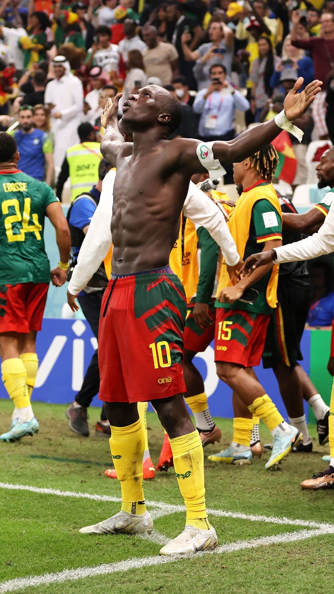 FIFAワールドカップのインスタグラム：「When Vincent Aboubakar and Cameroon STUNNED Brazil... ⌚🇨🇲  #OTD #FIFAWorldCup」
