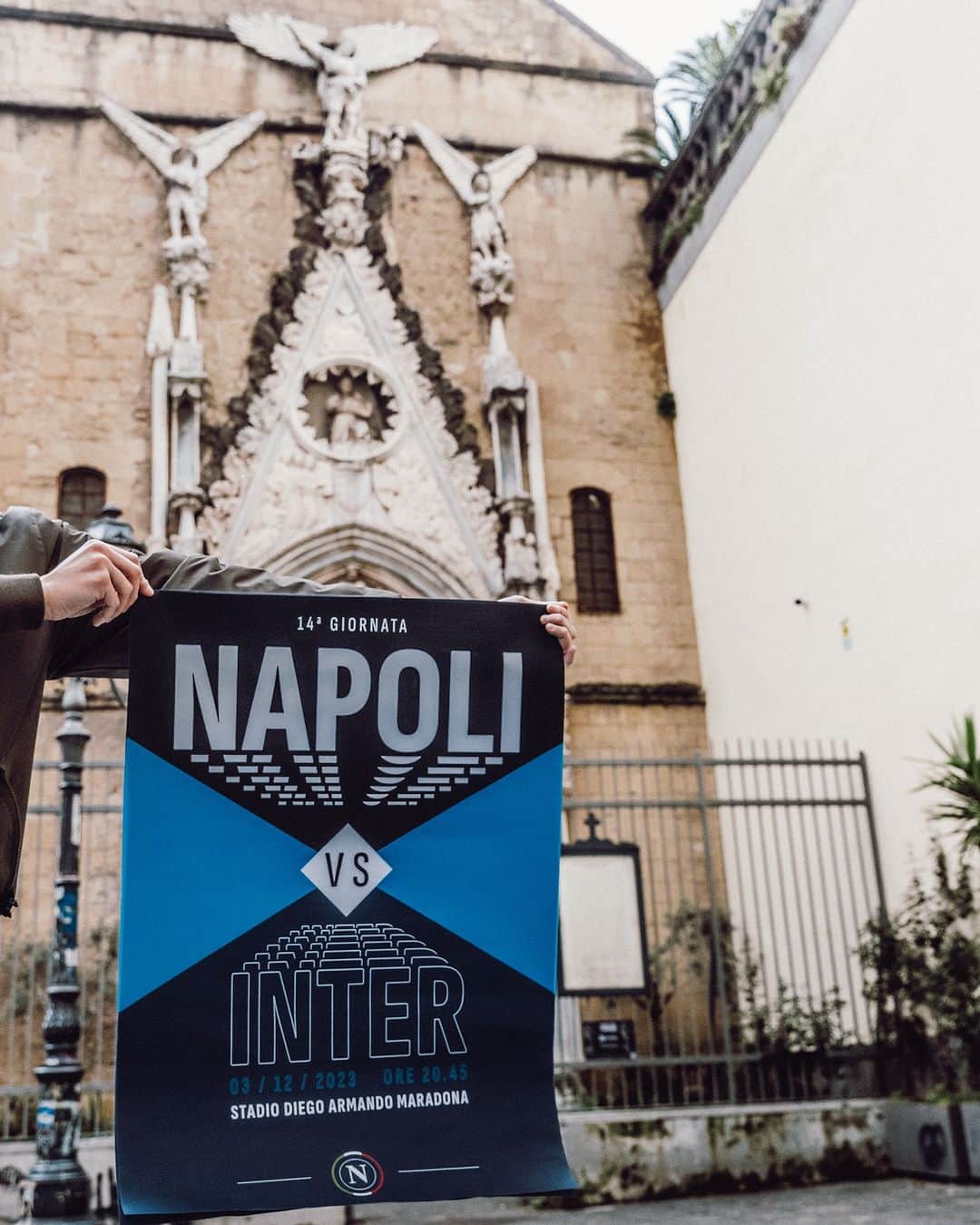 のインスタグラム：「Preparate la voce, domani è il giorno di #NapoliInter 🗣️🏟️  💙 #ForzaNapoliSempre」