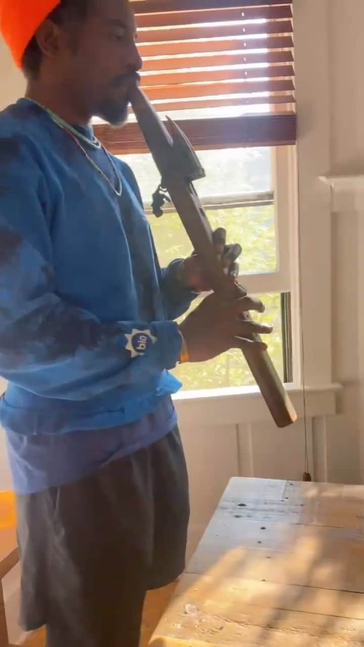 グレッグ・サイプスのインスタグラム：「Saturday vibes!! I feel @andre3000 is probably the most gifted important musician alive to follow and listen too at this moment. So grateful one day I gots to Jam out a lil with him on flute! His new album is pure medicine. It’s healing me. Thank you Dre! Congratulations on the new album! We needed it! 💚 #andre3000 #newbluesun #saterdayvibes」