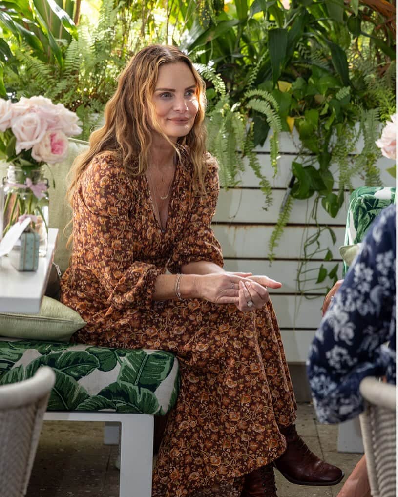 ガブリエル・アンウォーのインスタグラム：「Lady who Loves. @rethinkbabyorg @craigrobins @miamidesigndistrict @lejardiniermiami @shareefmalnik」