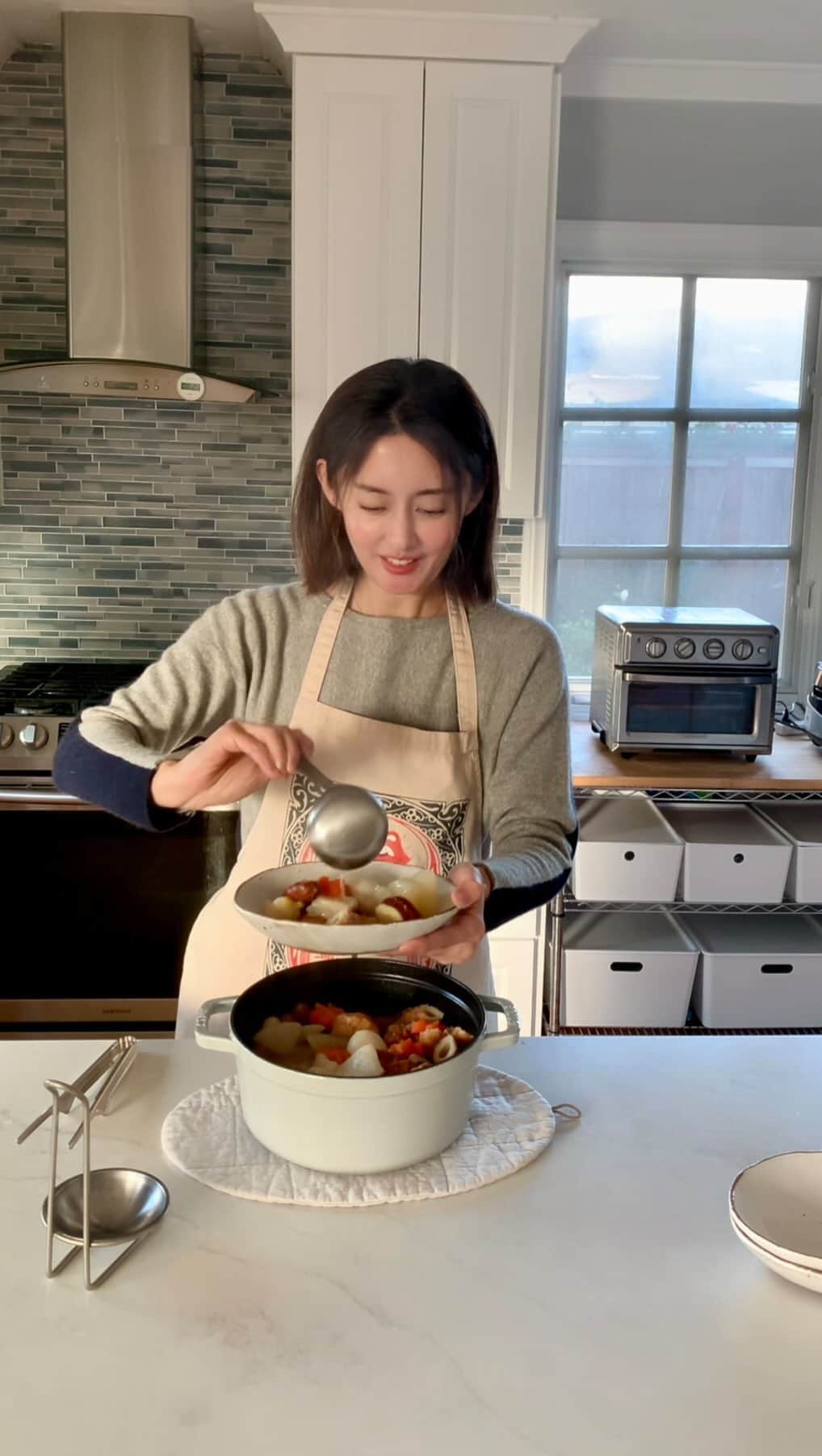 高木りなのインスタグラム：「おでん🍢子供たち用に食べやすい大きさにカットしました。味付けして煮るのは10分ほど。冷まして味を染み込ませます。今回は白だしとめんつゆのみで作りました。 일본식 오뎅🍢애들용으로 먹기 편한 크기로 잘랐어요. 양념해서 끓이는게 10분 정도. 식혀서 맛을 배게하고. 이번 양념은 시라다시와 쯔유로만 만들었어요.」