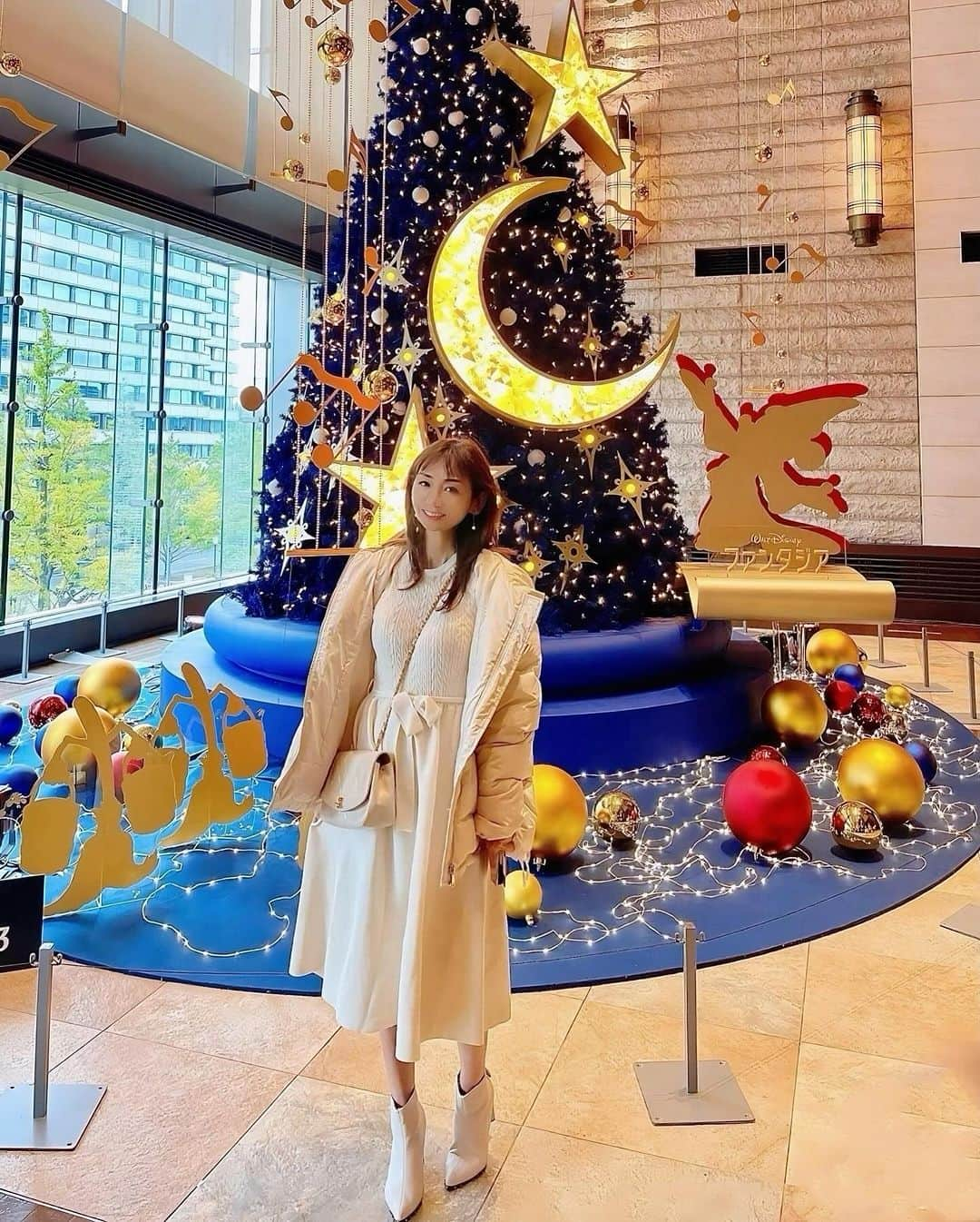 長谷川夕希子さんのインスタグラム写真 - (長谷川夕希子Instagram)「ラストスパートの月 12月がスタート🎄  🗓️年末年始の時期になって 毎回思いますね😆 光陰矢の如し…  とりあえず、目の前のことを 丁寧に確実に取り組んでく✨  映えスポット✨、ファッション🕶️、 グルメ、最新美容情報などほぼ毎日投稿してるアカウント⇨ @yukikogabby   いつも良いね👍&フォローありがとうございます🥹💗  #threads も見てね❣️ そちらもフォローしてくれると 嬉しいです😊  #新丸ビル  #新丸の内ビル  #クリスマスコーデ  #クリスマスデコレーション  #クリスマスツリーの木  #大人ファッション  #アラフォーコーデ  #アラフォーファッション  #アラフィフコーデ #アラフィフファッション  #美魔女 #大人女子コーデ  #大人女子ファッション  #ワンピ 合わせるの好きすぎる #ワンピースコーデ」12月3日 7時31分 - yukikogabby