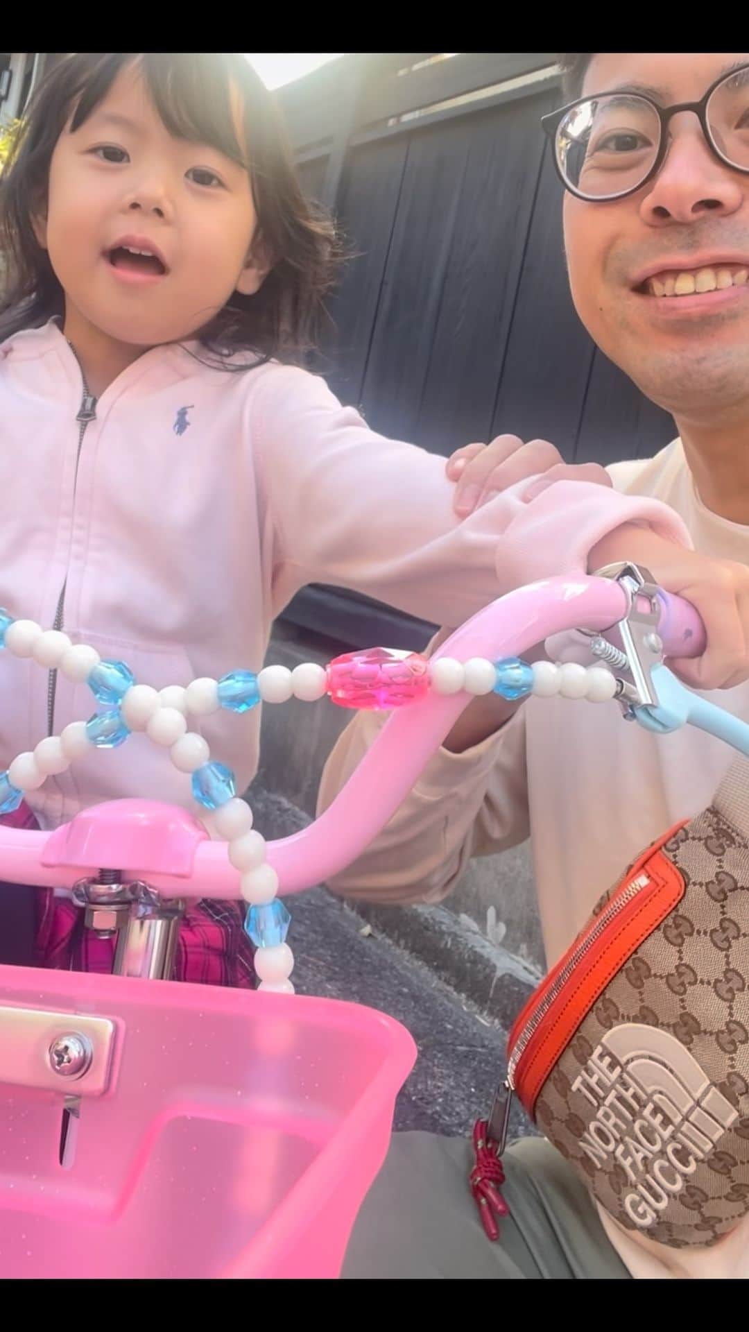 アキラ・コンチネンタル・フィーバーのインスタグラム：「🚴‍♂️💪👧holiday routine」