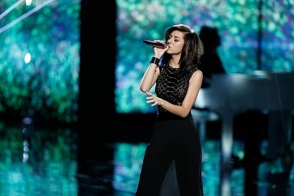 クリスティーナ・グリミーのインスタグラム：「Happy December, #TeamGrimmie! Today marks 8 years since Christina performed With Love on The Voice! 💚  📸: Trae Patton/NBC/Getty Images」
