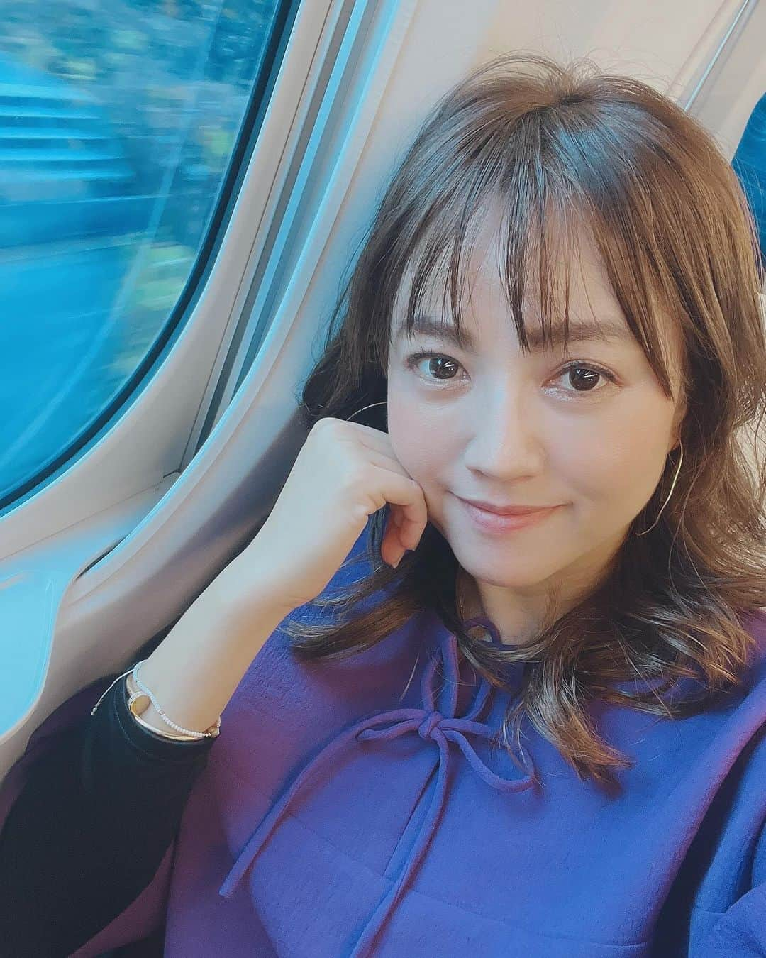 松澤由美さんのインスタグラム写真 - (松澤由美Instagram)「Oiii💜💜💜  Acordei cedo esta manhã. Gosto da atmosfera da cidade pela manhã.  Esta mañana me he levantado temprano. Me gusta el ambiente de la ciudad por la mañana.  I woke up early this morning. I like the atmosphere of the city in the morning.  おはようございます。 今朝は5時起き。 朝の街の空気。 これからはじるよーっていう静けさが 好きです。 早起きは三文の徳。（現在で言うと、500円ぐらいの徳🉐とかなんとか？w）  #LosCaballerosdelZodiaco #saintseiya #CaballerosDelZodiaco #KnightsOfTheZodiac #CavaleirosDoZodiaco #LesChevaliersDuZodiaque #Cavalieridellozodiaco  #bandai #聖闘士星矢 #松澤由実 #松澤由美 #yumimatsuzawa #アニソン好きと繋がりたい #松澤由実のアニソンフラッグ #機動戦艦ナデシコ #ゲートキーパーズ #ジバクくん #snow #ラグナロクマスターズ」12月3日 8時00分 - yumimatsuzawa