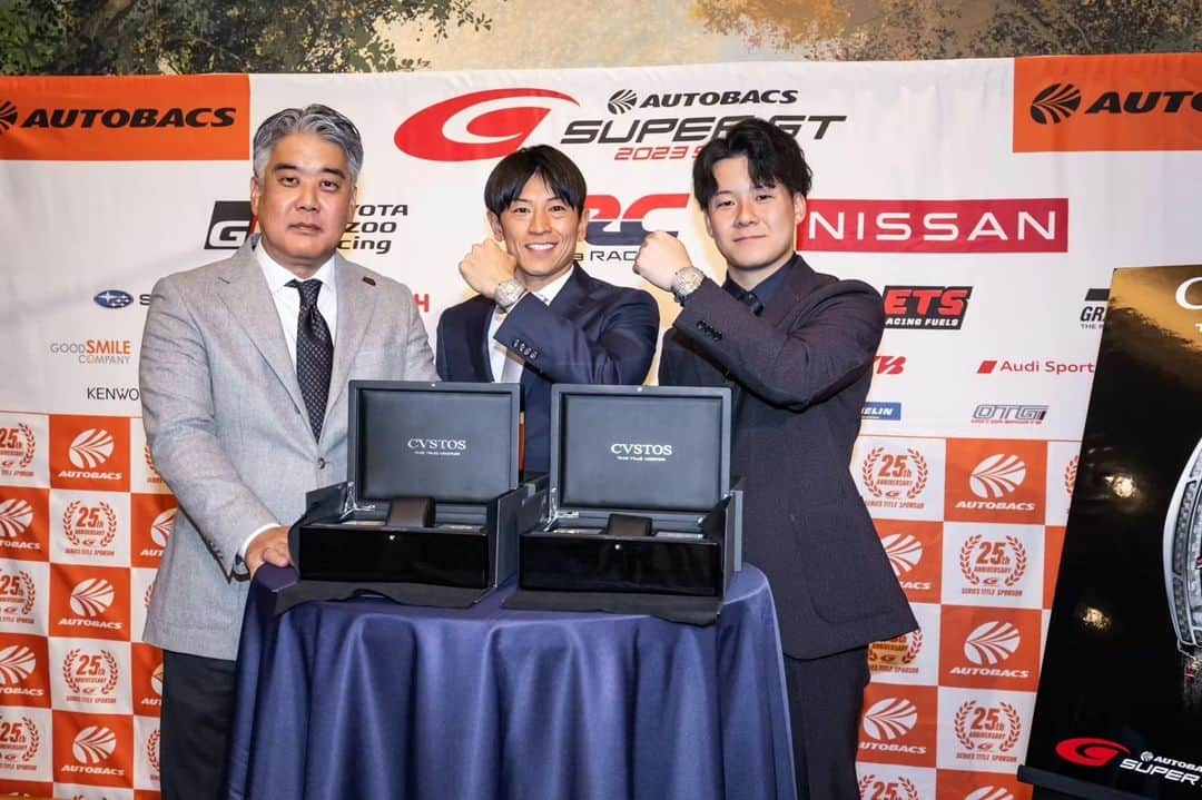 吉田広樹さんのインスタグラム写真 - (吉田広樹Instagram)「SUPER GT HEROES 2023🏆️  #SUPERGT のオフィシャルタイムキーパーである #CVSTOS 様より チャレンジ クロノ II SUPER GT チャンピオンウォッチ を頂きました⌚ ありがとうございます。  名前まで入れて頂き世界に1つしかない時計です‼️  大切に使わせて頂きます🙌  #埼玉トヨペット #greenbrave #GRGARAGE浦和美園 #toyotagazooracing #GRSUPRAGT」12月3日 8時20分 - hiroki44da