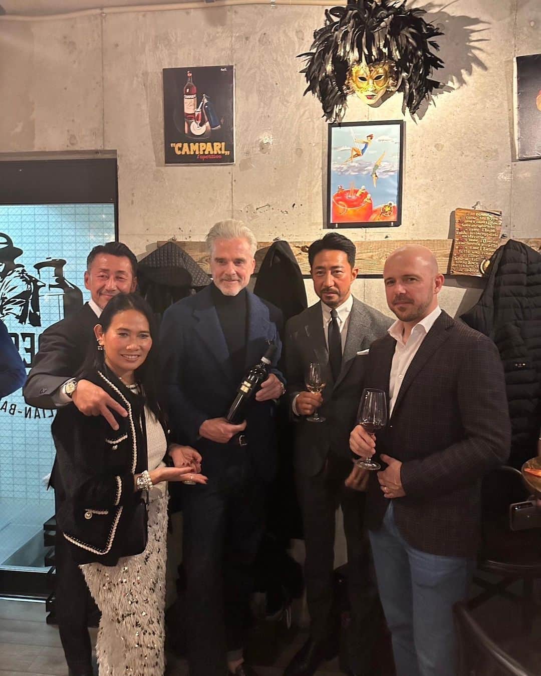 ImotoEtsuyo さんのインスタグラム写真 - (ImotoEtsuyo Instagram)「#おはようございます  ・ ・ ・ @sanmarzanowines   #endyearparty に 参加させて頂きました。  9月に訪れた南イタリア #プーリア州　#サンマルツァーノワイン #presstrip メンバーの皆さん✨ プーリア同窓会も兼ねた サンマルツァーノ忘年会。  中目黒のクランディスティーノ41で。 @clandestino_41   今回も乾杯は #tramari #トラマーリロゼ からスタート。 白ワインは#エッダ #edda  ・ そして #sessantanni #セッサンタアンニ #Fnegroamaro  #エッフェネグロアマーロ #collezionecinquanta  #コレッツィオーネチンクアンタ。  楽しい仲間と飲むワインは @sanmarzanowines   ワインが繋ぐ🍷ご縁に感謝。 @alek.su8  @momchichina  いつもありがとうございます！  ・ ・ @sanmarzanowines  @clandestino_41 #sanmarzanowines #サンマルツァーノワイン #Puglia #プーリア #italianlifestyle #presstrip #winesharingbeauty #Puglianwine #SanMarzanoWines #CantineSanMarzano #イケオジ #イケメン #ワインバー  #中目黒グルメ」12月3日 8時20分 - bisuhada