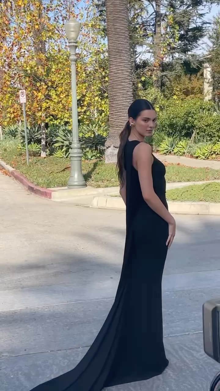 WHO WHAT WEARのインスタグラム：「Balenciaga took to the streets of L.A. for their fall 2024 show, with a runway appearance by @iamcardib and guests including @kimkardashian and @kendalljenner in attendance.  videos: @laurenegg @katcollings」