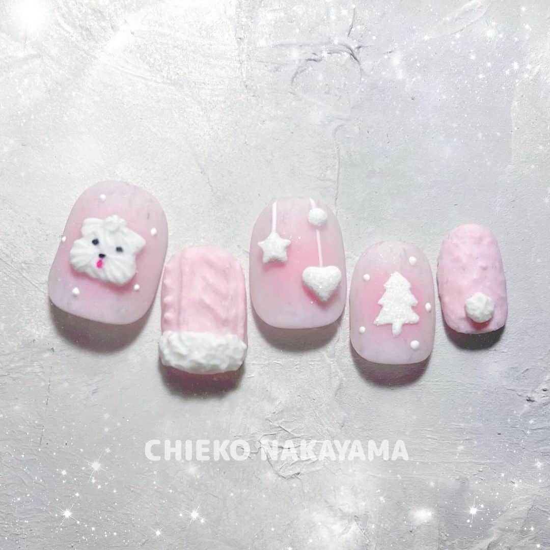 なかやまちえこのインスタグラム：「🇸ᵉᵐⁱⁿᵃʳ.⠀ ⠀ 12月12日はTAT千葉店様にてアートセミナーがございます！⠀ 14:00-16:00です。⠀ 冬のほっこりデザイン集です！⠀ デモンストレーションは5本とも行う予定です♡⠀ お申し込みはTAT千葉店様にて承っております。⠀  デモンストレーションとデモ後質問コーナーがあるので、⠀ よろしくお願い致します❕❕⠀ ⠀ @preanfaseminar @emena_nail.official @tat.chiba」