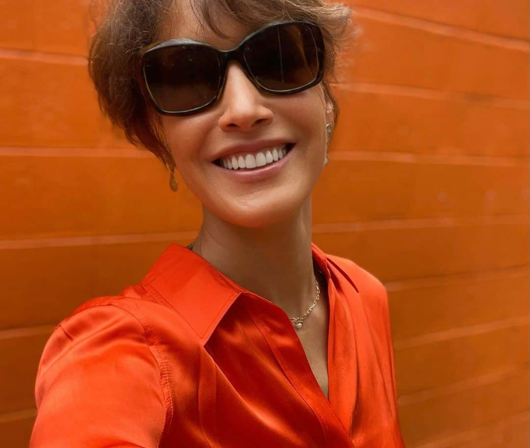 ジェニファー・ビールスのインスタグラム：「All this orange and I’m just limin.  ☺️」