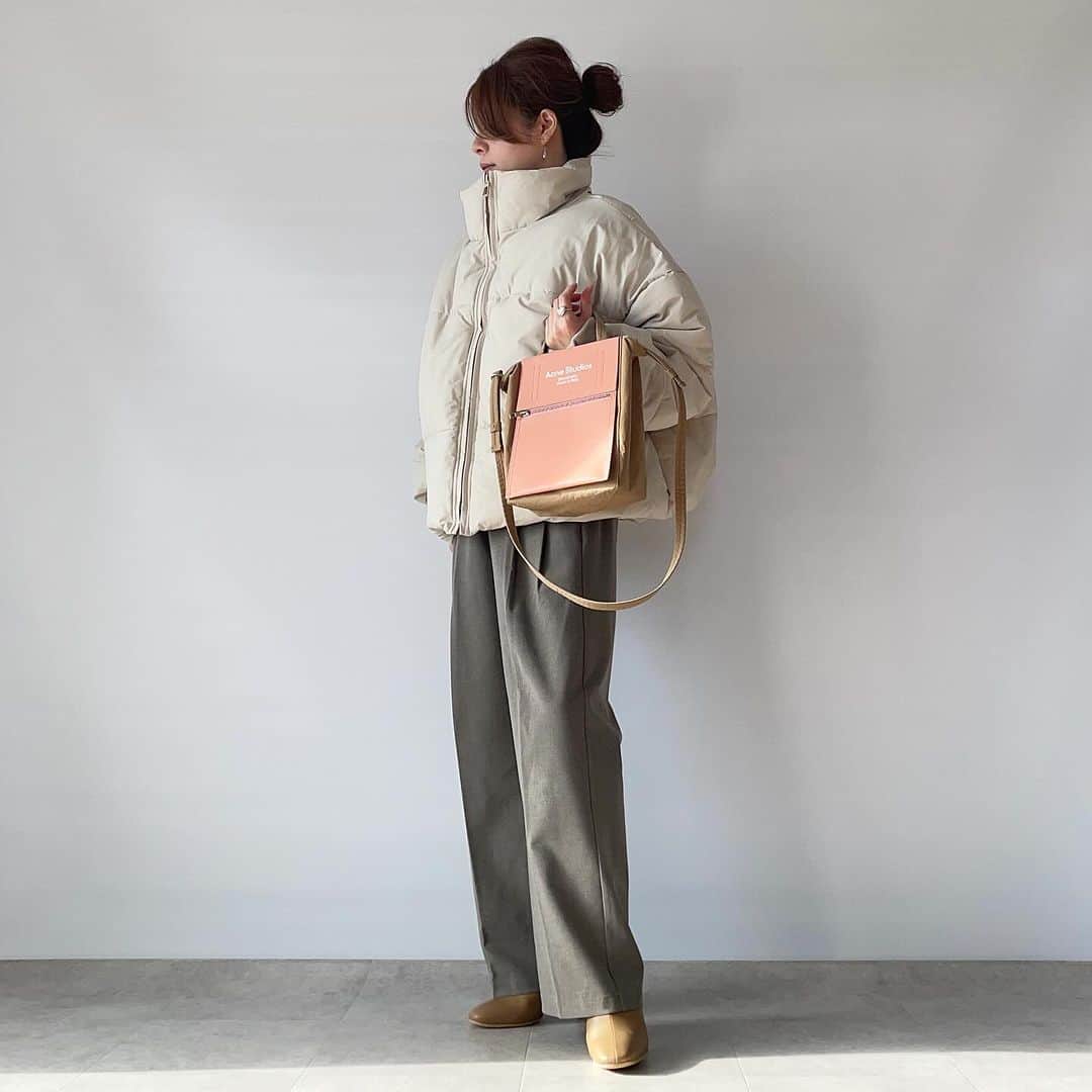 nakkoo555さんのインスタグラム写真 - (nakkoo555Instagram)「ㅤ ㅤ @nostalgia_jp のボリュームダウン コロンとしたシルエットが良き良き☺️ 寒い日はこれに限る🥶  GU#タックワイドパンツ に合わせました👖 UNIQLOのより、しなやかなので こちらのシルエットも好きです🫶 ㅤ  @nostalgia_jp 【ZOZO限定】#ファイバーダウンボリュームジャケット ※1,000円クーポンあり    blogにコーデ詳細載せてます✍️ @nakkoo555 のトップページから飛べます✈️ ㅤ  ㅤ  outer... @nostalgia_jp #nostalgiajp#ノスタルジア @nostalgia_zozotown #noszozo  pants... @gu_for_all_ @gu_global #gu#ジーユー#GU購入品 skirt... #SHENERY ㅤ ㅤ @gu_for_all_ GU着用アイテム ーーーーーーーーーーーーーーーーーーー #タックワイドパンツ (丈標準70.0～74.0cm) 商品番号: 347576 カラー: 34 BROWN サイズ: WOMEN S ーーーーーーーーーーーーーーーーーーー  ㅤ #pr #30代コーデ #40代コーデ #アラフォーコーデ  #zozo #zozotown #zozo購入品 #zozotown購入品 #大人カジュアル #stylehint #Stylehinter #gu #ジーユー #GU購入品 #GUコーデ #gu_for_all #ジーユーコーデ #GU新作 #骨格ストレート #骨格ナチュラル #迷ったときコーデ」12月3日 8時36分 - nakkoo555