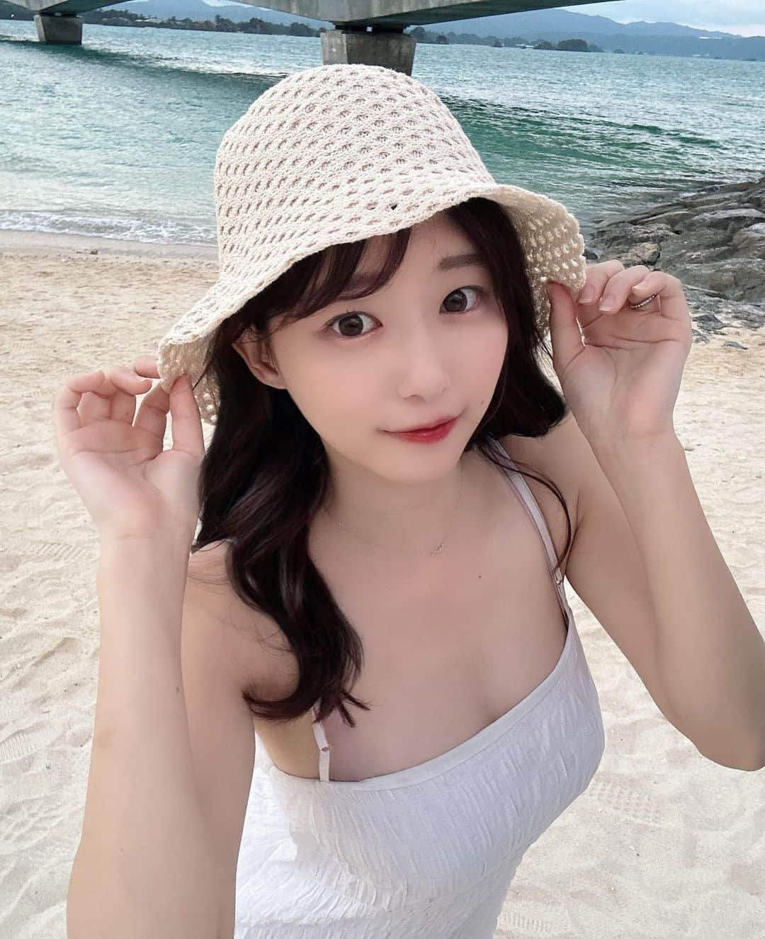 我妻ゆりかのインスタグラム：「沖縄行ってきたときの写真🤳  来年の５月から６月に韓国の友達と沖縄行く予定できた💓 わーい！！  たのしみにがんばろっ😚✊🔥  #グラビア　#グラビアアイドル　#アイドル　#沖縄」