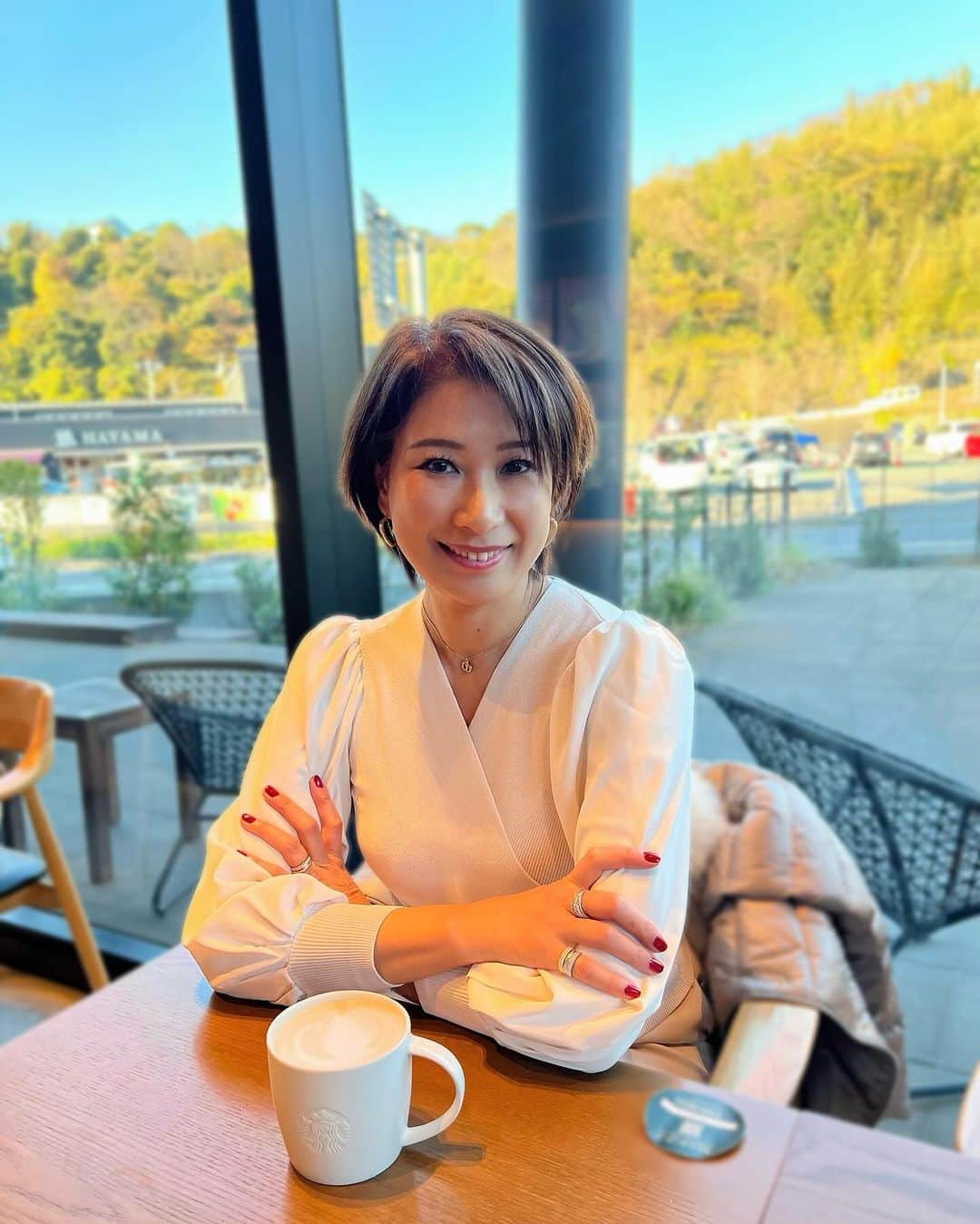 田中浩実さんのインスタグラム写真 - (田中浩実Instagram)「✧︎ 【自分を知ってる人は美しい】  先日クリスマスランチ会を開催しました。 参加された皆さん、素晴らしく美しい方ばかりでとっても楽しい会になりました。  美しい🟰外見。 だけではなく、自分を丁寧に扱っていて、よく知っている。  年齢による外見の変化や体調、家族との関係など色々ある中で、前を向き、自分と相談しながら人生を楽しんでいる。  ほんとっ！ 素敵！ 新たな企画で盛り上がり、また来年も楽しい会が出来そうです♡  その様子は改めて♡  #美メンタルコーチング  #コーチング  #ランチ会  #クリスマス会 #美マインド  #格上げライフスタイル #魅力開花 #マインド #happy #アラフィフ  #アラフィフ女子 #ライフスタイル #素敵な大人になるために  #身も心も美しく#大人女子 #大人女子のため  #love」12月3日 8時41分 - hiromi.tanaka.japan