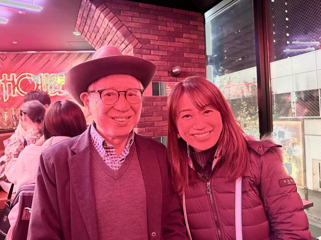 大隅智子さんのインスタグラム写真 - (大隅智子Instagram)「東京でウェザーマップの大忘年会でした！ 150人ほどが大集合。 たくさんの気象予報士の仲間に会えました！ 崎濱さん、遠藤さん、えみちゃん、そして、大先輩の森田さんにも会えました。 モチベーションも上がりました！ 東京でも広島産牡蠣を食べました、笑。」12月3日 9時00分 - tomokotenki