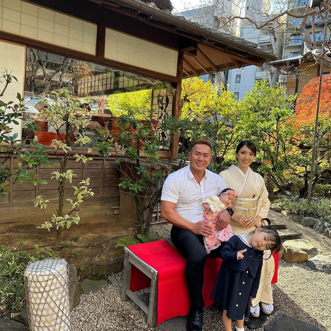 jun fitnessさんのインスタグラム写真 - (jun fitnessInstagram)「ルナ生後100日に とうふ屋うかい @ukaishiba でお食い初め♡  この日はお天気も良く、 紅葉も始まっていて、 お庭の景色も最高でした🍁  こないだ産まれたと思ってたら もう100日だなんて信じられない🥹 2人育児が始まってから、 時間の流れがとんでもなく早い🫠  #baby#babies#Babygirl#kids#2y#2月生まれ#女の子ママ#2歳#姉妹ママ#育児#子育て#ママライフ#2023年8月生まれ#赤ちゃん#生後2ヶ月#令和5年ベビー#お食い初め#生後100日#紅葉」12月3日 9時01分 - jjfitness44