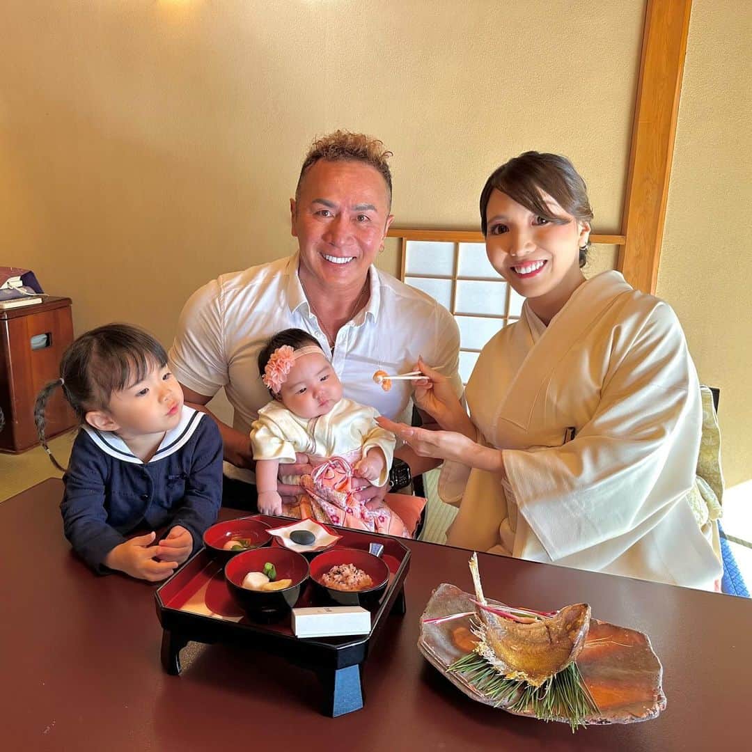 jun fitnessさんのインスタグラム写真 - (jun fitnessInstagram)「ルナ生後100日に とうふ屋うかい @ukaishiba でお食い初め♡  この日はお天気も良く、 紅葉も始まっていて、 お庭の景色も最高でした🍁  こないだ産まれたと思ってたら もう100日だなんて信じられない🥹 2人育児が始まってから、 時間の流れがとんでもなく早い🫠  #baby#babies#Babygirl#kids#2y#2月生まれ#女の子ママ#2歳#姉妹ママ#育児#子育て#ママライフ#2023年8月生まれ#赤ちゃん#生後2ヶ月#令和5年ベビー#お食い初め#生後100日#紅葉」12月3日 9時01分 - jjfitness44