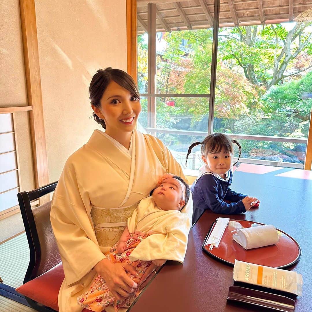 jun fitnessさんのインスタグラム写真 - (jun fitnessInstagram)「ルナ生後100日に とうふ屋うかい @ukaishiba でお食い初め♡  この日はお天気も良く、 紅葉も始まっていて、 お庭の景色も最高でした🍁  こないだ産まれたと思ってたら もう100日だなんて信じられない🥹 2人育児が始まってから、 時間の流れがとんでもなく早い🫠  #baby#babies#Babygirl#kids#2y#2月生まれ#女の子ママ#2歳#姉妹ママ#育児#子育て#ママライフ#2023年8月生まれ#赤ちゃん#生後2ヶ月#令和5年ベビー#お食い初め#生後100日#紅葉」12月3日 9時01分 - jjfitness44