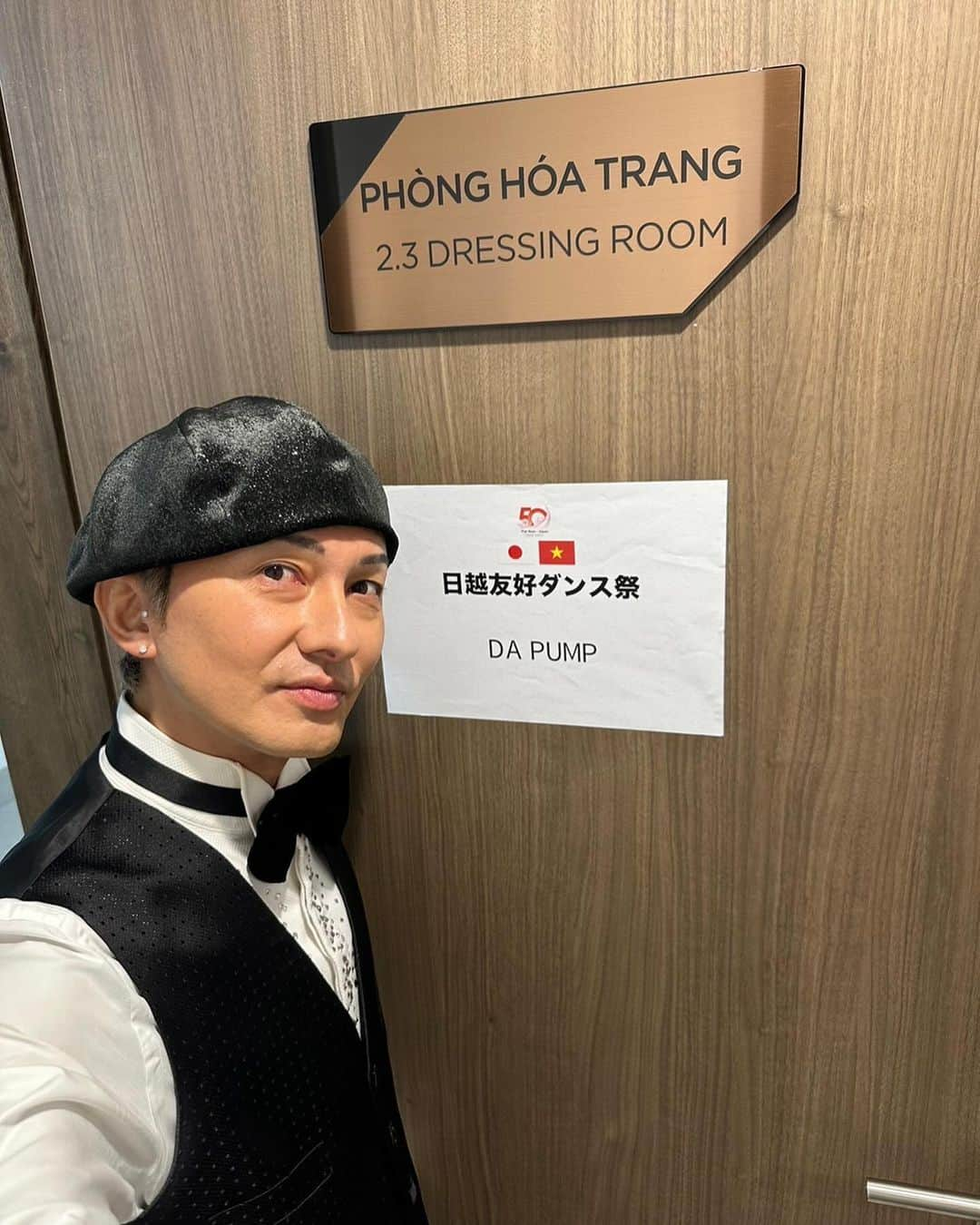 ISSA さんのインスタグラム写真 - (ISSA Instagram)「日越友好ダンス祭を終えてベトナムから無事に日本へ戻りました🇻🇳✈️🇯🇵  歌やダンスを通して素晴らしい交流が出来ました✨  杉良太郎様ありがとうございました😊  そして今日から「ISSA Premium Live at Billboard Live」がスタートします🎤  来られる皆様と素敵な時間を過ごせるように努めます🔥  新曲「Another Life」もお楽しみに🤲  #日越友好ダンス祭  #杉良太郎 様 #dapump  #issa  #issapremiumliveatbillboradlive  #anotherlife」12月3日 9時05分 - issa_hentona