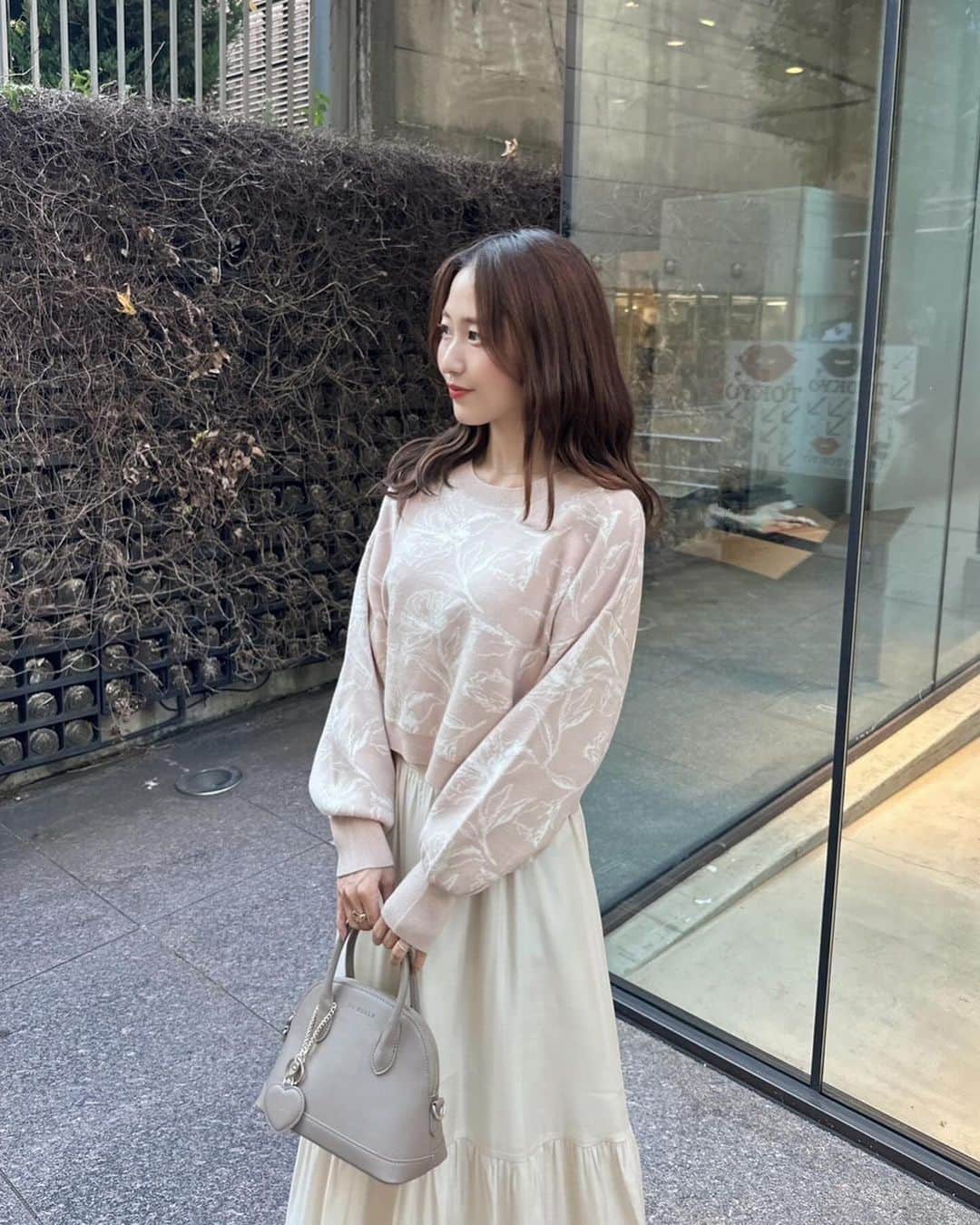 AnMILLEのインスタグラム：「Coming Soon new item♡ ㅤㅤㅤㅤㅤㅤㅤㅤㅤㅤㅤㅤㅤ \ 12月上旬入荷予定 / #フラワージャガードショートニット ¥6,900 【OW/PI/IGY】 ㅤㅤㅤㅤㅤㅤㅤㅤㅤㅤㅤㅤㅤ @haruuuu_227 160cm @anmille.yuju 153cm ㅤㅤㅤㅤㅤㅤㅤㅤㅤㅤㅤㅤㅤ #アンミール #anmille」