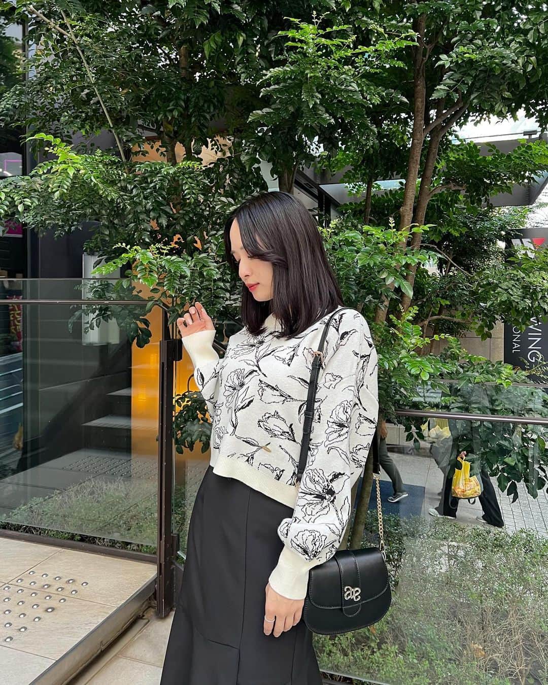 AnMILLEのインスタグラム：「Coming Soon new item♡ ㅤㅤㅤㅤㅤㅤㅤㅤㅤㅤㅤㅤㅤ \ 12月上旬入荷予定 / #フラワージャガードショートニット ¥6,900 【OW/PI/IGY】 ㅤㅤㅤㅤㅤㅤㅤㅤㅤㅤㅤㅤㅤ @anmille_mina 158cm @haruuuu_227 160cm ㅤㅤㅤㅤㅤㅤㅤㅤㅤㅤㅤㅤㅤ #アンミール #anmille」