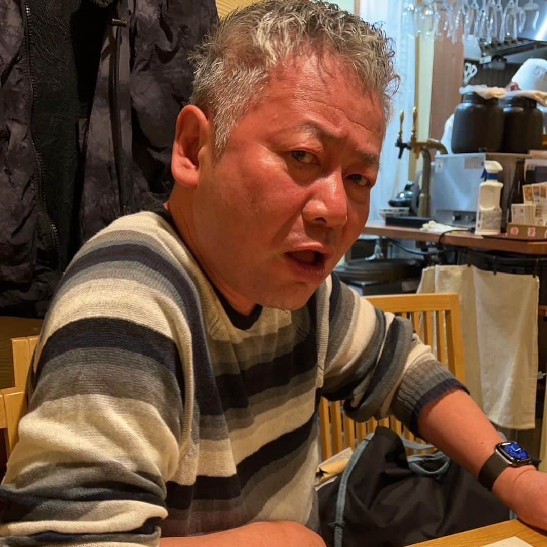 モモコのインスタグラム：「久々にガラの悪いケーキ屋さんとご飯、食べた❗️笑 急に入った店やけど、むちゃよかった😊 また行こ‼️  今日配信のYouTube『モモコ新聞』は、皆様からのご質問にお答えしています❗️あなたの質問、読まれたかなぁ❓いつもコメント有難うございます😊 配信は19時からです。  #ハイヒールモモコ #👠 #👠🍑 #CHANEL #シャネラー #グルメ #アメブロ #YouTube #モモコ新聞 #質問にお答えします #オーダーメイドケーキピカソ」