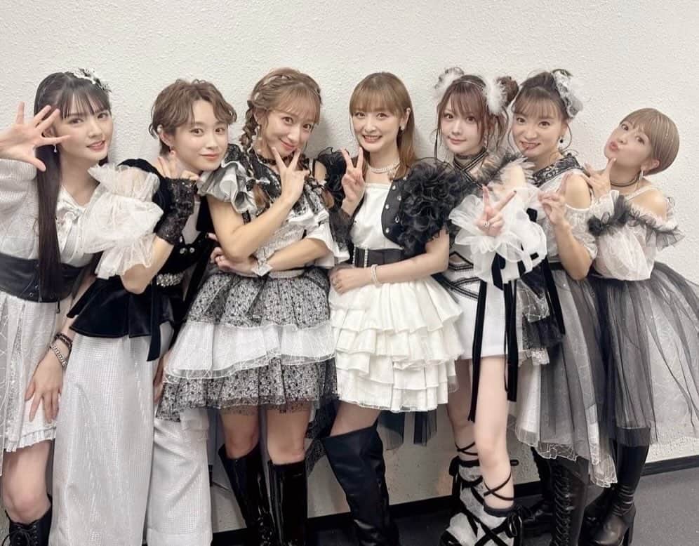 石川梨華さんのインスタグラム写真 - (石川梨華Instagram)「モーニング娘。最高❗️  先日の横浜アリーナでのモーニング娘。'23のLIVEに、私もゲスト出演させて頂きました😆✌️  とにかく！ 楽しくて、嬉しくて、幸せな時間でした❗️  モーニング娘。最高です‼️  最高で最強な仲間たちと再びステージに立てたこと 一生忘れない！  みんなの歓声が今だにまだ耳に残ってる感じがする！  LOVEマシーンでファンの皆さんの近くに行けました！ みんなの笑顔、目に焼き付いてます😊  本当に、本当に、幸せな時間と瞬間をありがとう❤️  モーニング娘。'23のみんなに感謝です🤲 走り続けてくれてありがとう❗️ これからもよろしくお願いします‼️  私も精一杯応援し続けます📣  #モーニング娘23  #モーニング娘og #安倍なつみ #保田圭 #矢口真里 #石川梨華 #辻希美 #高橋愛 #道重さゆみ #田中れいな #佐藤優樹 #森戸知沙希 #すっごい仲間」12月3日 9時32分 - rika_ishikawa_official