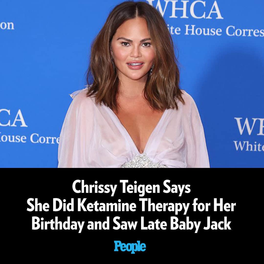 People Magazineのインスタグラム：「Chrissy Teigen celebrated her birthday and is sharing the details with her fans.  On Friday, the cookbook author updated fans with how she rang in her 38th birthday through an Instagram post. The celebrations included spending time with her children, enjoying lunch with loved ones and ketamine therapy, during which she said she experienced a visual of her late son, Jack.  Read more in our bio link. | 📷: Getty」