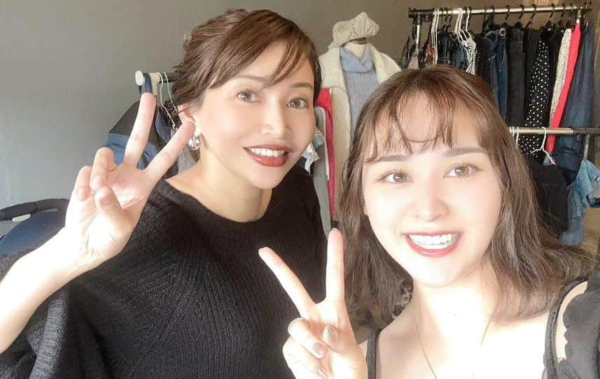 yuina.ushio ueharaのインスタグラム：「. 昨日はカフェを任せられたので 子供たちと一緒に名護に みずのちゃんに会いに❤️  ちょうど前日話してた @cebu_karin ちゃんも タイミングよくいて 会えてよかった✌️❤️  いよいよ産後復帰するらしく 名護で美容室探してる人は みずのちゃんまで✂️💕  またゆっくりごはんも行きたい💕  @haisai_golf_girls で出会ったご縁だから🤝❤️ 来年はゴルフもまわろうね⛳」