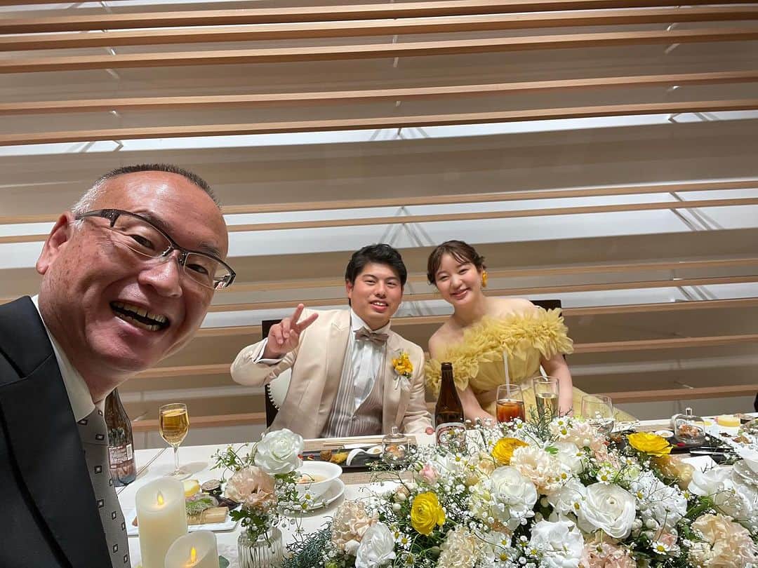 藤崎靖啓さんのインスタグラム写真 - (藤崎靖啓Instagram)「冬の披露宴が増えてきました🎤🎉🎂高知のプロゴルファーやトップアマから祝福👏お幸せに‼️🤗  #冬婚 #土佐カントリークラブ  #日本プロゴルフ協会 #明神正嗣プロ  #トップアマチュアゴルファー  #藤ちゃん #藤崎靖啓 #フリーアナウンサー #司会業 #スイートヴィラシーンズ」12月3日 9時49分 - yas_fujisaki
