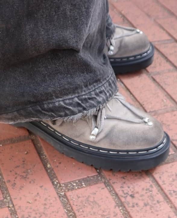 Fashionsnap.comさんのインスタグラム写真 - (Fashionsnap.comInstagram)「Name: 藤堂タイガ⁠ Age: 20⁠ Occupation: 大学生⁠ ⁠ Tops #GAP⁠ Pants #NOFAITHSTUDIOS⁠ Shoes #RickOwens × #DrMartens⁠ Necklace #vintage⁠ Bangle #BALENCIAGA⁠ ⁠ Photo by @takashima.shun⁠ ⁠ #スナップ_fs #fashionsnap #fashionsnap_men」12月3日 10時00分 - fashionsnapcom