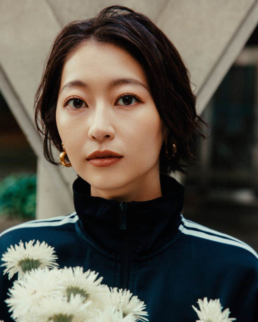 ADIDASTOKYOさんのインスタグラム写真 - (ADIDASTOKYOInstagram)「日常に彩りを添える花のように、ワードローブに #SAMBAE を加えて何気ない毎日を少し特別に。 アイコニックなデザインに新たなひねりを加えた、ボリューミーなソールが新鮮なSAMBAEが登場。  #adidasOriginals #adidasSambae」12月3日 10時00分 - adidastokyo