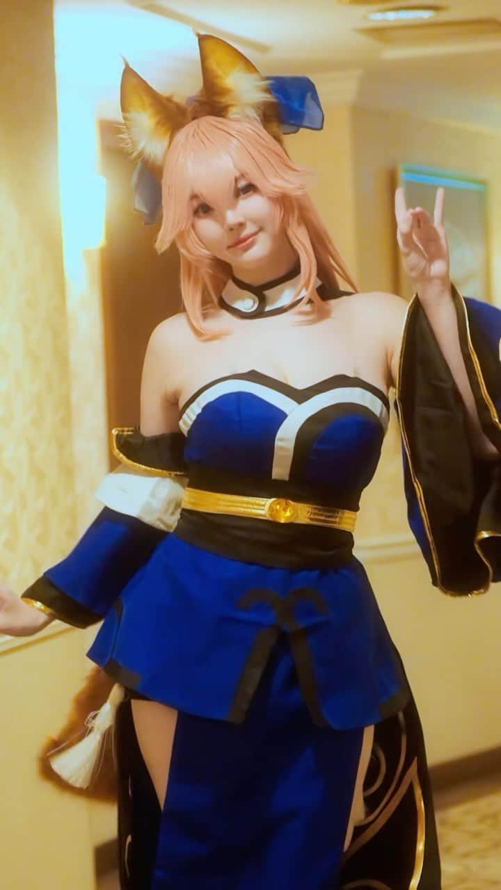 YingTzeのインスタグラム：「* wags tail intensely *  Nobody made me do it this time , but I’m still very shy . 🤣 p/s : I really love my tail btw 💙  📸 @prestonles.ig」