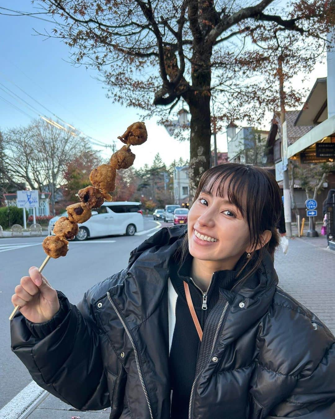 前田ゆうさんのインスタグラム写真 - (前田ゆうInstagram)「12月なりました〜😄 なんか急にさぶくなりすぎやんか🥲 みなさんお元気ですか？？？  しかし、ちょっと前に軽井沢へあそびにいってきました＾＾ 食べ歩きしてきたよ😁🍨🥐🧁🍘🍮🍢 どれもおいしかった〜☺️☺️☺️  #食べ歩き #軽井沢 #旧軽井沢銀座」12月3日 21時05分 - yuu_maeda