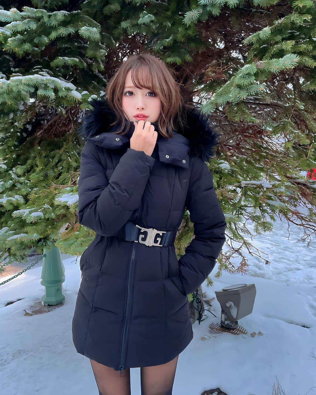 なみめろさんのインスタグラム写真 - (なみめろInstagram)「⁡ ⁡ 北海道は雪がすごい＆連日寒すぎる🥶🥶 ⁡ ⁡ 今年は、 @gydajp のロングダウンをGETしたよ🙆‍♀️💖 ベルトが可愛いのと、やっぱりロングはあったかい🤤❤️ ⁡ ⁡ みんな、今年のダウンなににしたー?? ⁡ ⁡ #gyda #gydaコーデ  #ダウンジャケット  #ロングダウン #pr」12月3日 21時06分 - na.mi613