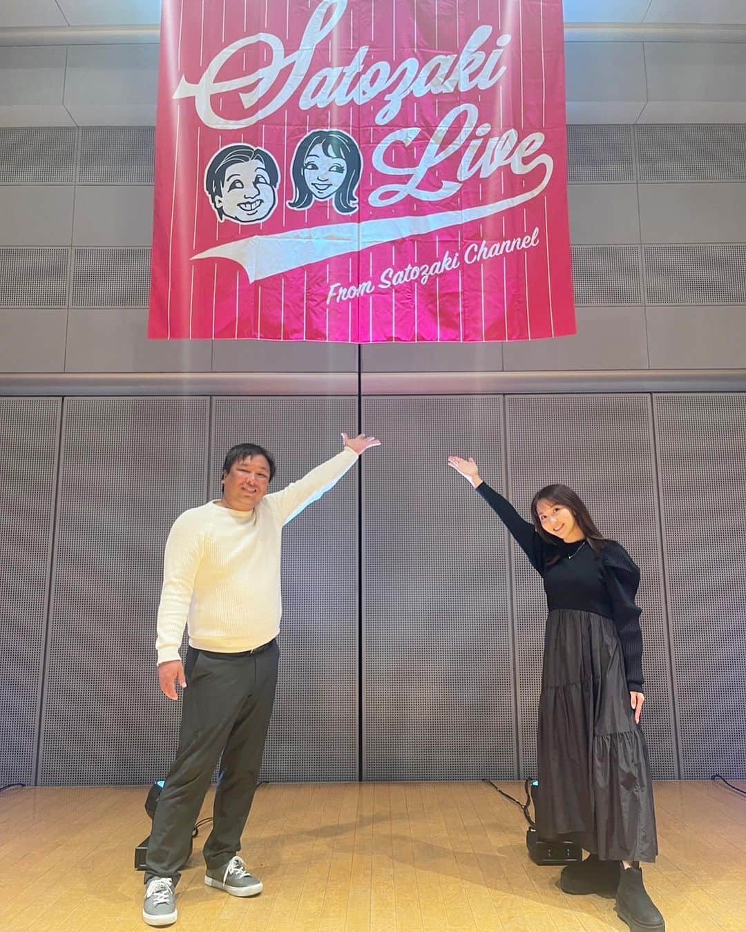 袴田彩会さんのインスタグラム写真 - (袴田彩会Instagram)「里崎ライブ2023納会in名古屋！ 皆さんご参加ありがとうございました😊 里さんのトークは今日もキレキレで あっという間の２時間でしたね！ 今日はなんと海外から日帰りで来てくださる方も😲✨ その他遠方からもたくさんの方が✈️ 本当にありがとうございました✨  そして私の魔法は効いてますか？🪄 次は9日の東京公演です🎤 またお会いできるのを楽しみにしています✨  #里崎ライブ  #名古屋公演  #里崎智也 #袴田彩会」12月3日 21時06分 - ayae.ha