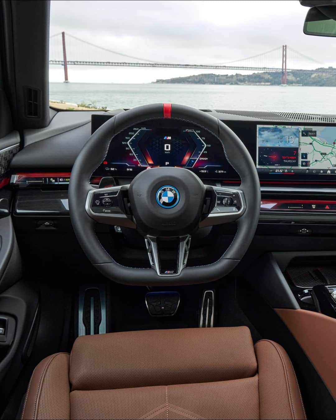 BMWさんのインスタグラム写真 - (BMWInstagram)「Reason # 10: Overtake with ease, that's Boost Mode.   The BMW i5 M60. 100% electric.  #THENEWi5 #THEi5 #BMW #BMWi #BornElectric #BMWElectric __ BMW i5 M60 xDrive Sedan: Combined power consumption: 21.2–18.2 kWh/100 km. Combined CO2 emissions: 0 g/km. Electric range: 439–516 kilometers. All data according to WLTP. Further info: www.bmw.com/disclaimer」12月3日 19時42分 - bmw