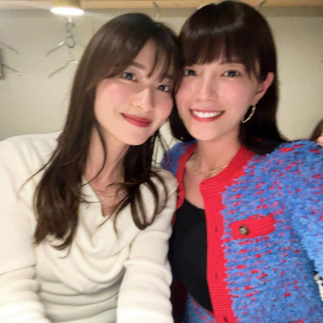 三谷紬さんのインスタグラム写真 - (三谷紬Instagram)「💙❤️🤍 里菜ちゃまの日♡ 昨日載せたパスタは里菜とでした。 里菜が退社してからは初めて会ったから 最近のことをお互い話したりと カウンター席でひたすら語り尽くしました笑 お店のシェフにも話聞いてもらったりしちゃってね😛 楽しい夜でした。 このあと竹下通りでプリクラを撮るという JKみたいな遊びをした私たち。 その時の模様はまた載せますね✌️ * #山本里菜 アナ#同期#2017年#組#入社#大好き#近況報告#イタリアン#ラザニア#lasagna#シェフ#🧑‍🍳#竹下通り#プリクラ#テレビ朝日#アナウンサー#三谷紬」12月3日 19時36分 - mitani_tsumugi