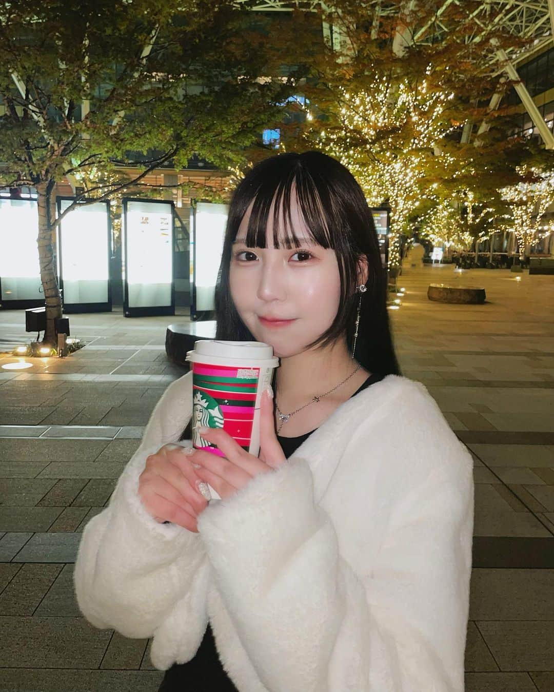 ゆりなさんのインスタグラム写真 - (ゆりなInstagram)「もうすっかり冬ですね⛄️💞 . . #イルミネーション#クリスマス#shein#sheinコーデ」12月3日 19時39分 - riri_yurina