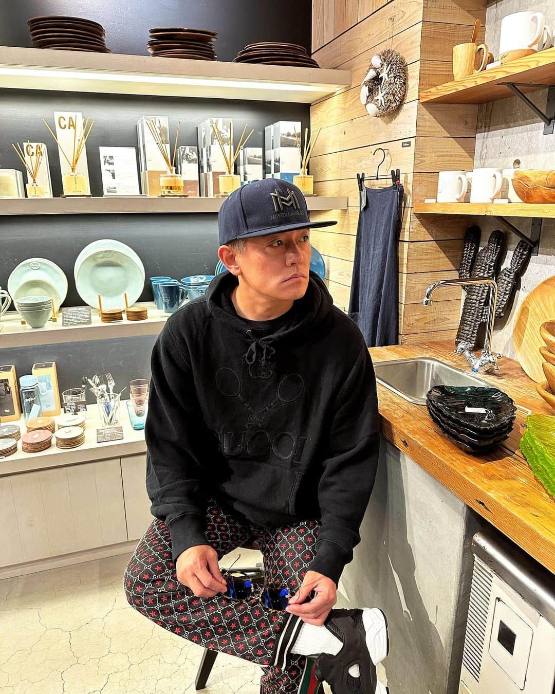 ハンバーグ師匠（井戸田潤）さんのインスタグラム写真 - (ハンバーグ師匠（井戸田潤）Instagram)「夏頃から試作していたキャップがようやく販売開始になりました！遠藤さん書き下ろしのロゴかっこいい〜 刺繍が立体的で、お洒落になってます ハンバーグ師匠オフィシャルストアにて絶賛予約受付中！ #ハンバーグ師匠 #ハンバーグッズ」12月3日 19時46分 - jujuju_101010