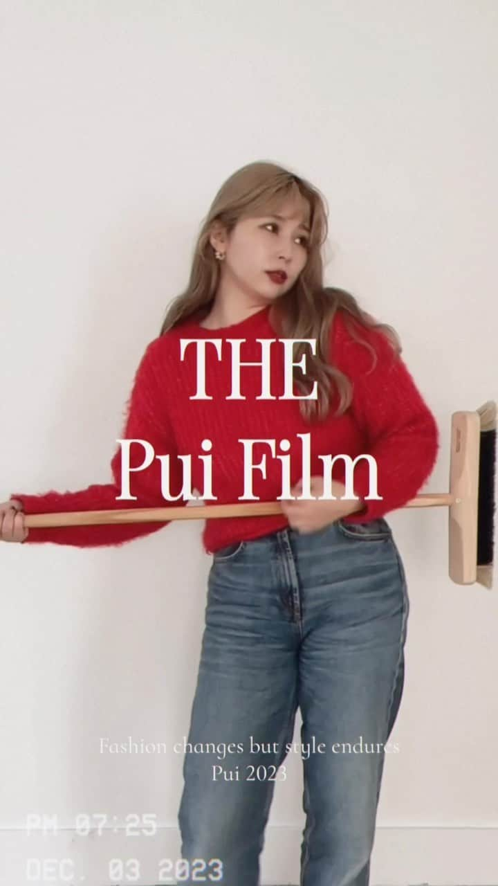 puinpiのインスタグラム：「MOFU KNIT 🧶  今年のニットコレクションには、 Puiといえばのハンサムな赤いニットを作りました👄  ウールニットで、びっくりするほど軽く、着心地はふわふわ 起毛をかけているので、もふもふ暖かい。  クロップドで合わせやすい丈に 裾は、くるっとさせました…♡  レッド、ピンク、エクリュの3色展開です♡  2023/ 12/9 PM21:00 release  #Pui #Puishop #knit #redknit #赤ニット #ニット #デニムコーデ #プイ」