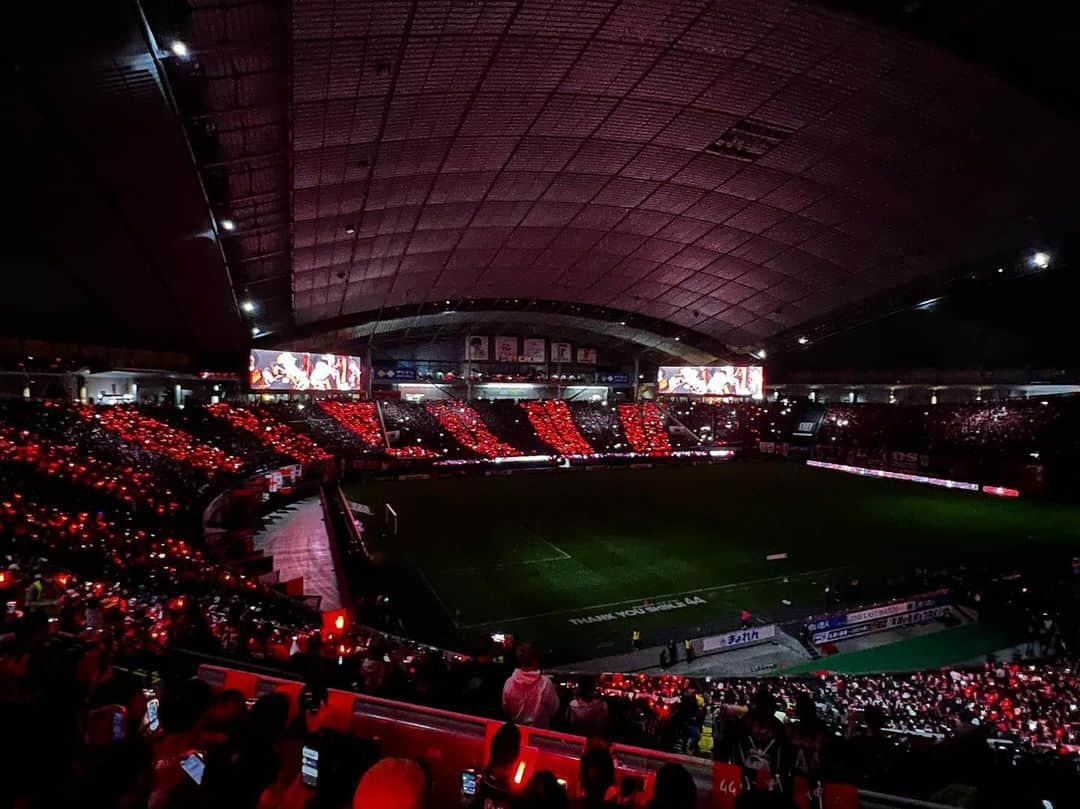 佐藤彩さんのインスタグラム写真 - (佐藤彩Instagram)「小野伸二選手の引退試合⚽️ 札幌ドームで観てきました！  20分ほどプレーしたあと 温かい拍手が鳴り止まぬなか 私は涙が溢れて止まらずビックリ🥲 ずいぶんと涙脆くなったものです笑  ぼっち観戦だったけど 周りのサポーターさんたちの観戦談話を聞きながら 楽しんだ試合観戦⚽️  心動かされる時間だったし 最後のセレモニーも見られて良かったなぁ☺️ .  「楽しむ」ことは できそうで忘れてしまっている時もある  落ち込むこともあるけれど 好きな仕事を楽しんでできる幸せを噛みしめながら 明日からもがんばろう！  小野伸二選手の姿を見て 改めてそう思えた時間でした🥹  . 小野伸二選手 コンサドーレの皆さん 本当にお疲れさまでした！！ そしてありがとうございました！！  また来年もたくさん応援行きますね🙌  #コンサドーレ #北海道コンサドーレ札幌 #小野伸二 選手　#引退試合 #泣いた #心が震えた #コンサを成長させてくれてありがとうございました #お疲れさまでした #札幌ドーム #ぼっち観戦 #たまにはいいよね #なんでも #楽しむ」12月3日 20時08分 - hbc_ayasato