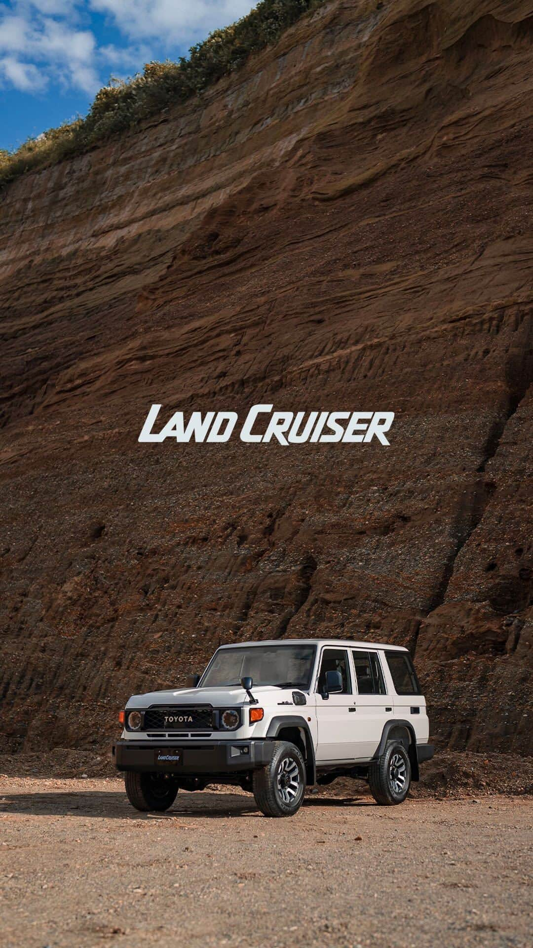 TOYOTAのインスタグラム：「LAND CRUISER"70" Rich focus  ※許可を得て撮影を実施しています。  #TOYOTA #トヨタ #ランドクルーザー #LANDCRUISER #ランクル #ランクル70 #トヨタグラム​ #videotips #creative #creativevideo #filmmakers #reels」